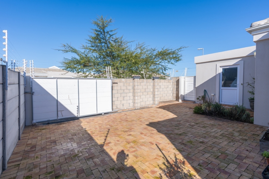 4 Bedroom Property for Sale in Sunningdale Western Cape